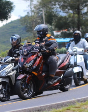 Rombongan sepeda motor turing Sunmori di Ciwidey, Kabupaten Bandung, Minggu (28/9/2025). (Instagram @nr_project_14)